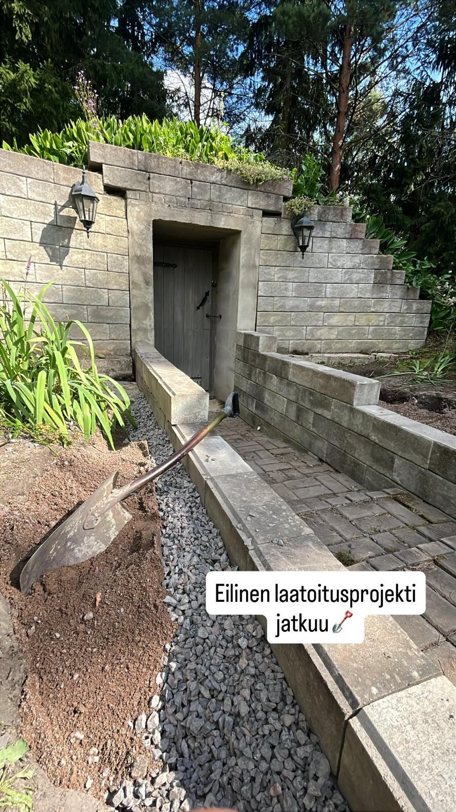 Ollaan tehty laatoituksia